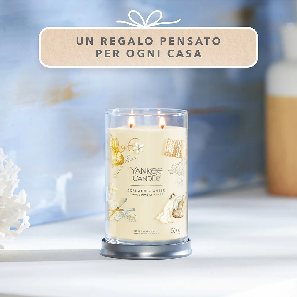 Yankee Candle Signature Candela In Tumbler Grande Soft Wool & Amber 100 Ore 2 Yankee Candle Signature Candela In Tumbler Grande Soft Wool & Amber 100 Ore - immagine 2