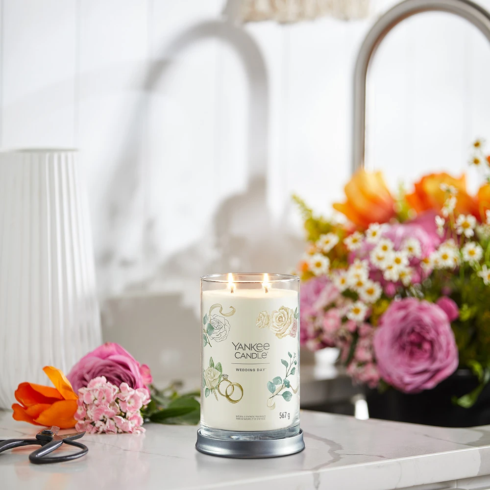 Yankee Candle Signature Candela In Tumbler Grande Wedding Day 100 Ore 4 Yankee Candle Signature Candela In Tumbler Grande Wedding Day 100 Ore - immagine 4