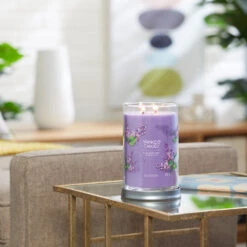 Yankee Candle Signature Candela In Tumbler Grande Lilac Blossoms 100 Ore -Vendite Yankee Candle 0100358 yankee candle signature candela in tumbler grande lilac blossoms 100 ore